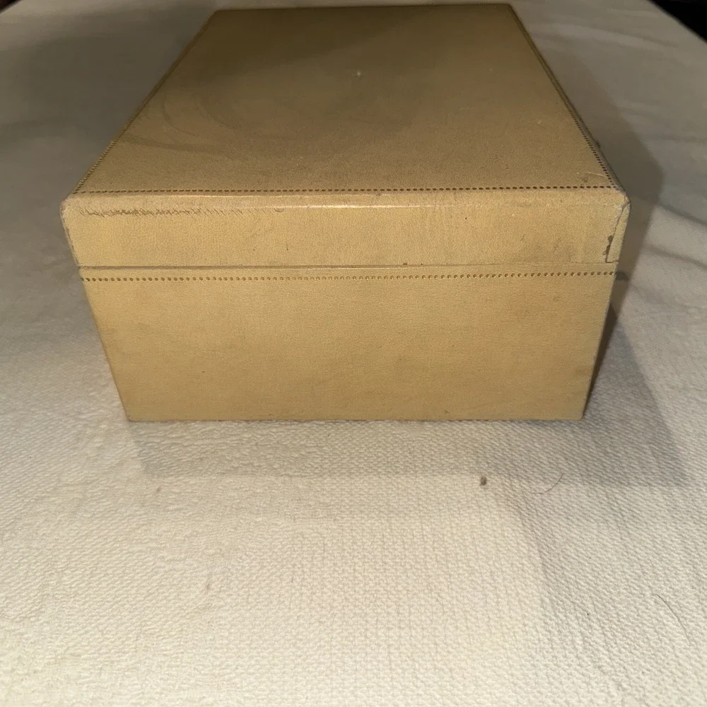 The Unbranded Brand large vintage